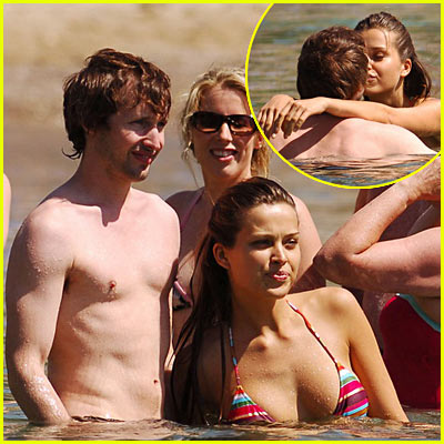 James Blunt...doesn't look gay here!! - James Blunt...doesn't look gay here!!