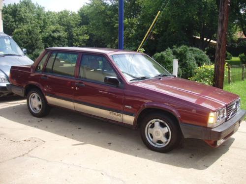 My Ride - This is my car, I bought it in November of 2004. It's a 1989 Volvo 740 Turbo with the works and it only had 126,000 miles on it when I bought it. Here it is 2 years later and I just crossed the 160,000 mile mark. This car is fun to drive. I've had to replace a bunch of things because they get old and wear out, but for an almost 20-year-old car, it's doing great!