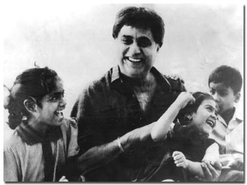 jagjit singh - jagjit singh with his kids
