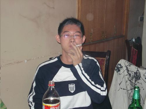 this photo is took on a party of my colledge class - this photo is took on a party of my colledge class! most of our classmates are going to work,we are going to graduate from this colledge. Therefore,we held this party.