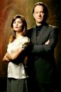 Davinci code - The story tells the investigation started by symbologist Robert Langdon and a good looking cryptologist, Sophie Neveu, around the murder of a Museum Louvre's curator. In fact, the unfortunate murdered man was Sophie's grandfather, and the corpse was founded with a series of symbols and codes, like a pentagram and a Fibonacci number sequence. But police detective Fache will begin to chase Langdon, who escapes after receive a warning about the captain's real intentions. Sophie has with her a kind of key with dots and number 24 engraved on it, which opens to her and Langdon a big complex investigation, that involves a supposedly heretic theory: JesusChristh and Mary Magdalene were, in fact, a couple which give rise a daughter, named Sara. A millenarian sect called The Priory of Sion, has kept for centuries the secret of that matter. A masochist and kind of psychopath albino monk, Sibilas, an Opus Dei member, will chase Langdon and Shophie as well, in order to impede that they solve the mystery of Christ and Mary Magdalene, and also the real meaning and location of the Holy Grial. A passionate British researcher, will help Langdon in his quest, revealing them several symbolisms at Da Vinci's master work The Last Supper, traveling to mythical places in the UK, like The Church Temple, where is believed that a group of Templars Knights are buried, and Sir Isaac Newton's tomb at Westminster Abbey, where are located some of the main keys to solve the Holy Grial's mystery.