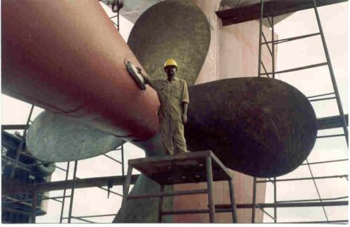 propellor -  see how big the propellor of a ship is