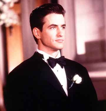 My Best Friend's Wedding - A 28-year-old woman, who years earlier made a pact with her closest male friend that if neither were married in ten years time they would marry one another, now faces the fact that the man is about to marry someone else. He asks her to be his 'best man' and she agrees, planning to go to the ceremony and then break up the couple before they exchange their vows. Instead, she accepts the turn of events and realizes she doesn't need to be married to be happy.