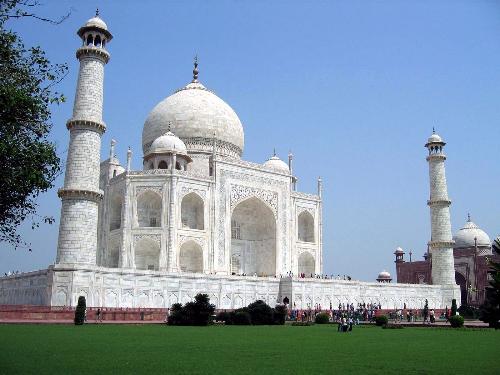 taj mahal in india - taj mahal in agra city in india.it very good looking from front.it naturel beutiful in india.