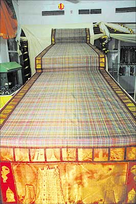 indian ladies dress SAREE - THIS IS THE ONE OF THE NEW ACHIEVENENT BY INDIAN WEIVERS THEY MAKE IT BY 265000 DIFFERENTS COLOURS
