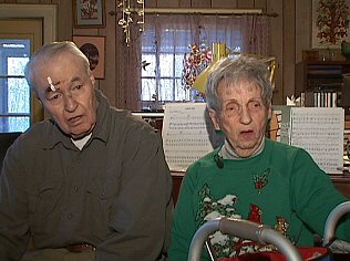 couple robbed after them trying to be nice to stra - This pic is from the news channel from the interview.