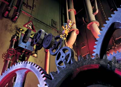 chicken run - Rocky (Mel Gibson) makes a daring attempt to rescue Ginger (Julia Sawalha) from the Tweedys’ new pie machine before she is turned into chicken pot pie