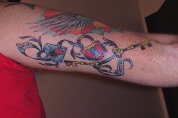 mom and dad tattoo - this is a pic of a lock and key tattoo i got for my parents.