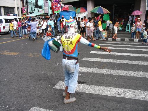 Bacolod City MassKara 2006 - Cigarette seller body paint