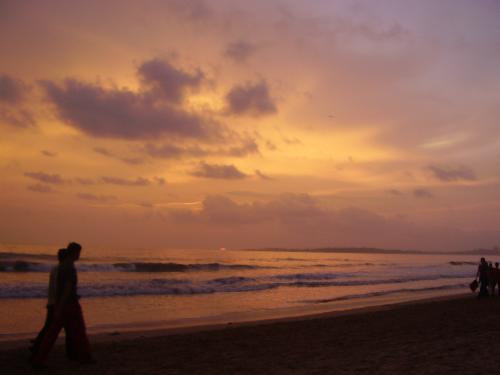 Sunset in Juhu Beach, Mumbai - Friends see the colourful Sunset in Juhu beach Mumbai.