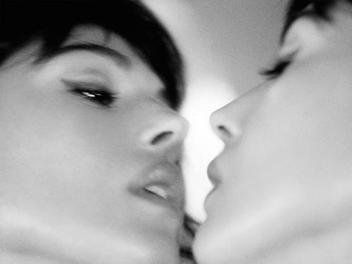 Monica Belluci - A very artistic pic