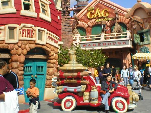 Disney Land  vacation photos - These are the photos my friends and I took during our road trip to Los Angeles California.  We've also visited Disneyland during our stay in Los Angeles. It was my first time in Disneyland. It feels like my dream as a child came true. I always watch Mickey mouse cartoon on tv and now i'm in Mickey's world. What a great experience. It's so nice to be a kidd again, even for a short while.