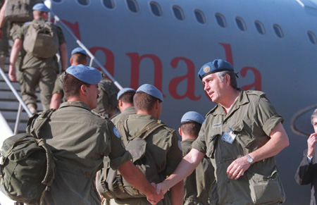 Peacekeepers - Canadian Peacekeepers boarding a plane bound for Canada from Split, Croatia, in 1995 following the end of their UN mandate in the region.  Photo: CP (Tom Hanson)