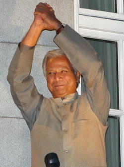 Peace laureate Muhammad Yunus, in Oslo, signals to - initiator of peace