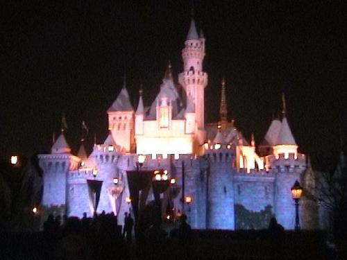 Disney Land  vacation photos - These are the photos my friends and I took during our road trip to Los Angeles California.  We've also visited Disneyland during our stay in Los Angeles. It was my first time in Disneyland. It feels like my dream as a child came true. I always watch Mickey mouse cartoon on tv and now i'm in Mickey's world. What a great experience. It's so nice to be a kidd again, even for a short while.