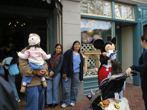 Disney Land  vacation photos - These are the photos my friends and I took during our road trip to Los Angeles California.  We've also visited Disneyland during our stay in Los Angeles. It was my first time in Disneyland. It feels like my dream as a child came true. I always watch Mickey mouse cartoon on tv and now i'm in Mickey's world. What a great experience. It's so nice to be a kidd again, even for a short while.