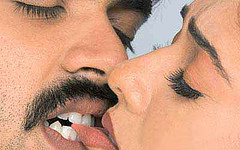 Kiss - she is a young malayali actress....love tamil film...