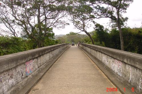 Akbar bridge - The famous akbar bridge was built by the first batch of the engineering faculty,to cross the mahawelli river to meet with other faculties of the univercity.The engineering faculty was seperate from other faculties at past.