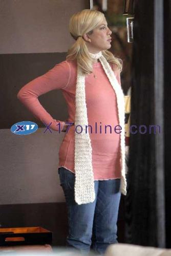 Tori pregnant - Tori pregnant. It's she beautiful!!! I think pregnant women are so beautiful!!!