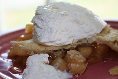 YUMMY - APPLE PIE WIT SOME ICECREAM