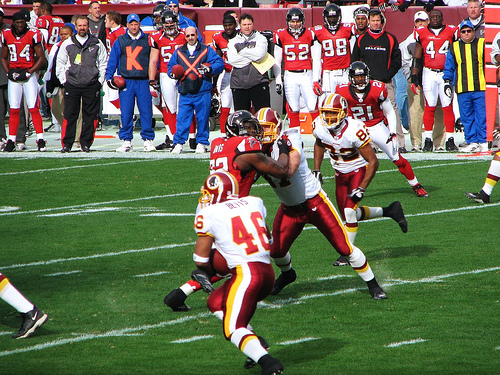 Washington Redskins vs. Atlanta Falcons pt. 13 - The running back bettis running with the ball.