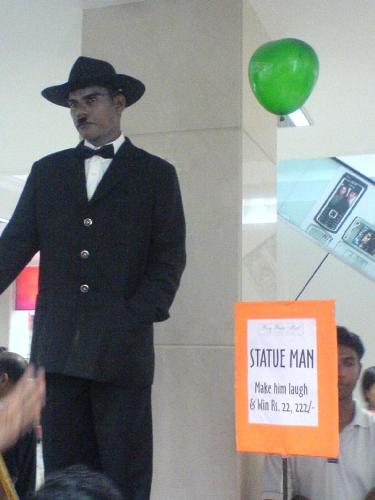 STATUE MAN - really statue man STATUE MAN - really statue man