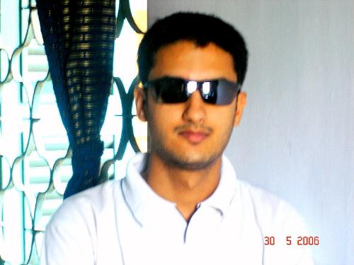 tom cruise  looks - hmmmmmmmmm cooolllll..n f  my best....