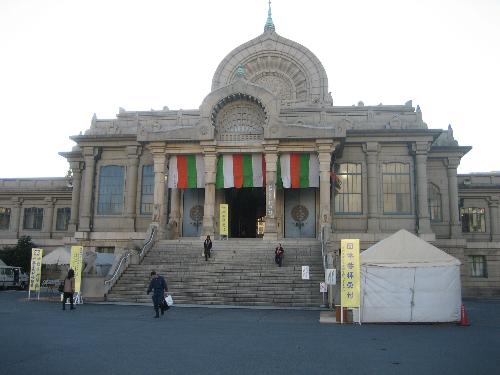 Buddist shrine in Tsukiji, Tokyo - You would never gess what this is! It's a Buddist shrine!