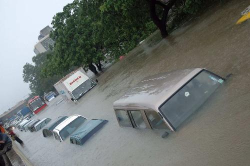 Rains in Mumbai on 26/7/2005 - this is one of the photos i had clicked when the rains in Mumbai crossed its limits!!