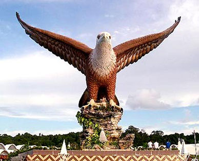 pulau langkawi (malaysia) - langkawi island is an archipelago of 104 islands lying in the north western coast of peninsular malaysia. the exact location of these tropical islands is at the site where the straits of malacca meets the waters of the andaman seas.