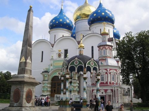 One of building in Russia - What a wonderfull building!!! I dunno the name of its, but it such a beautiful building...it seems like a church, isn't it? dunno for sure!