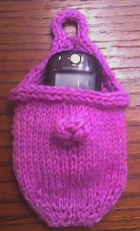 cell phone cosy - this is a cell phone cosy/pouch to protecy the phone from scratches