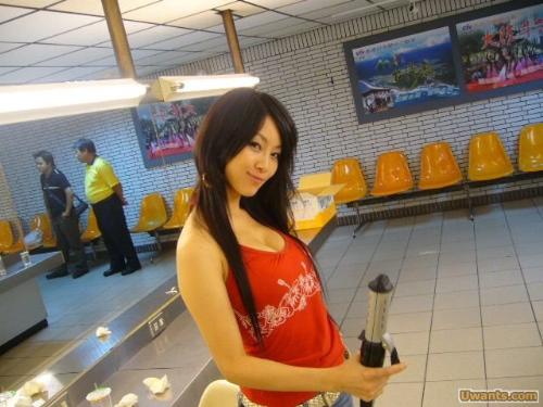 Taiwan Girl - A pretty Taiwan Girl, she is also a cook