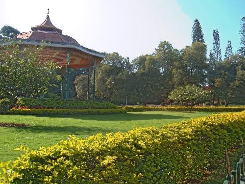Garden, Cubbon Park, Bangalore - Nice place to relax in a very busy bangalore city, cubbon park is the best place in bangalore for some noise and pollution free environment