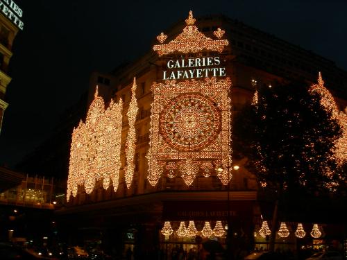 Christmas in Paris - Store wars, Galeries Lafayett - Detail from above the main entry into Galeries Lafayette.... who's gonna be the daddy this year ?!