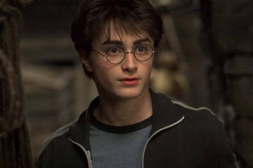 HARRY POTTER - HARRY POTTER, THE TEENAGE WIZARD WHO IS HERE TO REDEFINE FUTURE, END THE DARK POWERS