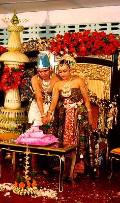Indonesian Marriage Ceremony - This is Javanese cultural Indonesian Marriage Ceremony. This old culture stays until now, that those who has javanese blood, must do that kind of ceremonial process during the marriage.