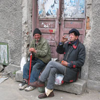 drunk - Two guys drunk, they have no home, no to sleep, but every day find money to drink something.