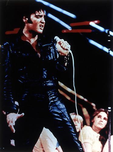 elvis presley - in the concert singing:your always on my mind