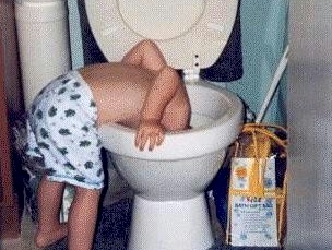 WATS INSIDE.....??? - I THNK D BABY IS CHECKING WATS INSIDE IN IT..... DO U WANNA HELP HIM.....???