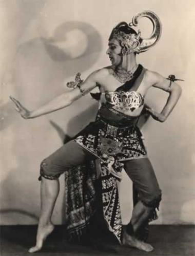 Javanese Dance - Here's one of Javanese Dance, performed by a man.