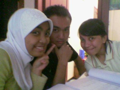 I`M AND MY FRIEND - i run to finish my home work with my best friend hehehe ^^