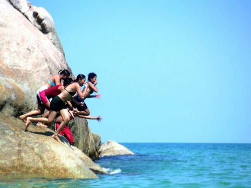 Virgin Suicides In KOh Phangan - This picture captured one of the best time i had during our stay in Koh Phangan. Found a 'secret spot' just behind Than Sadet Waterfall.