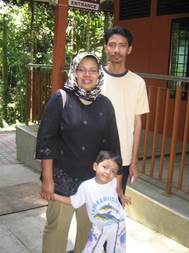 My Family - Aku, Isteri dan Anak di Tree Top Walk, Sedim Kulim Kedah.