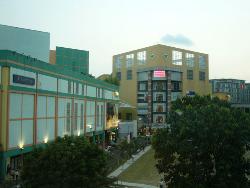 tampines mall - this is a pic taken from the mrt station at tampines
issit is a wonderful place to shop near your neighbourhood?