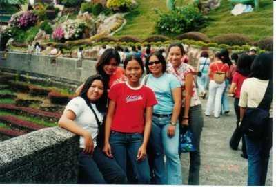 old days - this was taken in our field trip in cebu...we are here at the taoist temple located in cebu island...i forgot the name of the place....hehehehe....it is a tourist attraction here in our country....these are the girls i usually hang out with...i miss them now coz we dont hang out that much...