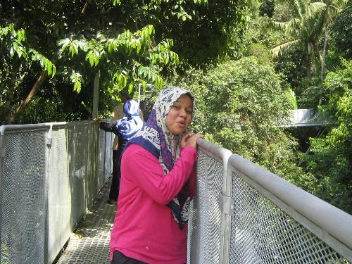 Aishah - My adik ipar aishah tengah tengok apa ntah...