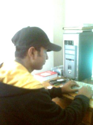 computer - me wth ma computer....its a old pc..only pentium-2 , 350MHz procssor