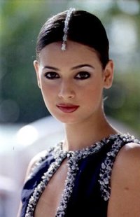 thats diya mirza - people in world should know that indians too have beautiful girls here. and this is an example of that.  