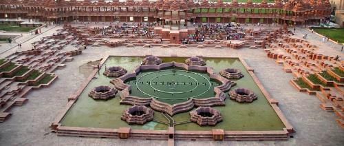 what a place - this is the art of indians   see this how nice this palace
